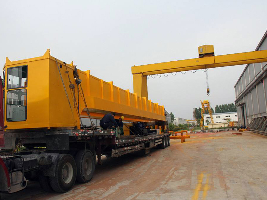 半龍門式起重機